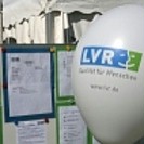 Bild vom Tag der Begegnung mit Luftballon.